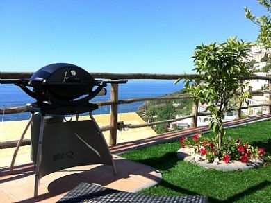 Private villa sleeps 6 in Praiano with pool by the Sea